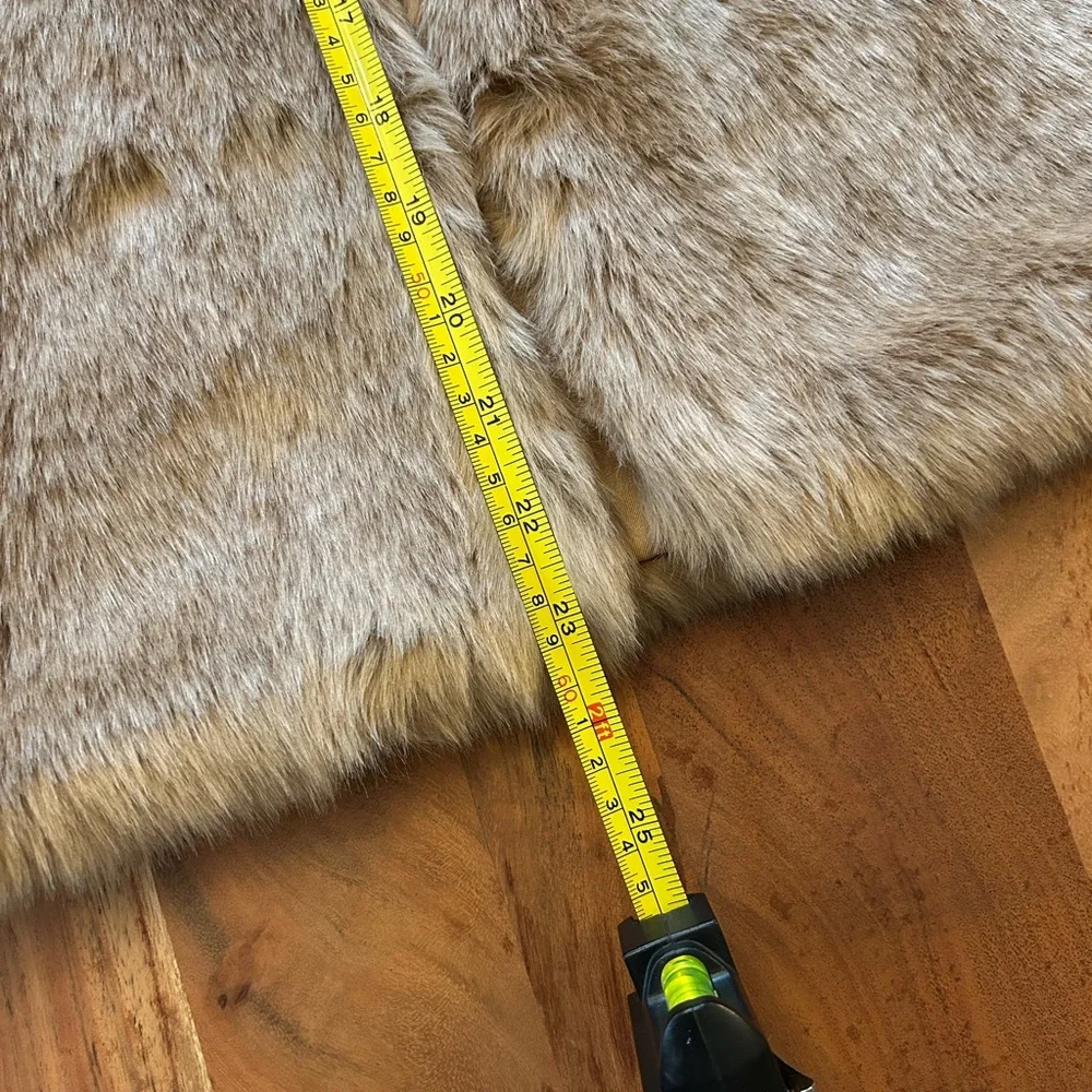 cara Faux Fur Jacket in Light Taupe - Picture 8 of 9